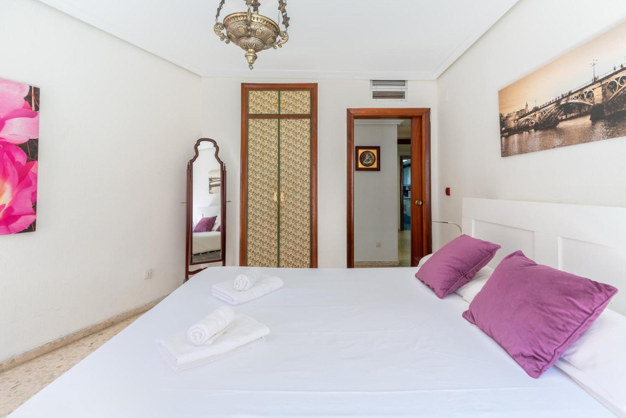 Holi-rent Pajaritos Appartement Sevilla